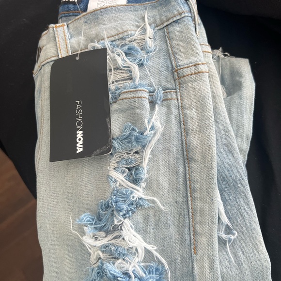 Distressed jeans - Picture 4 of 4